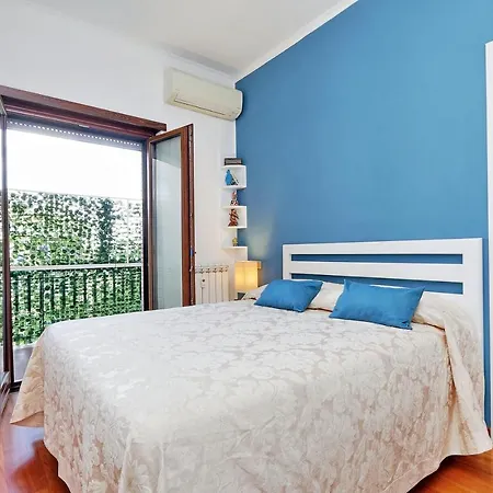 To Host Apartment *