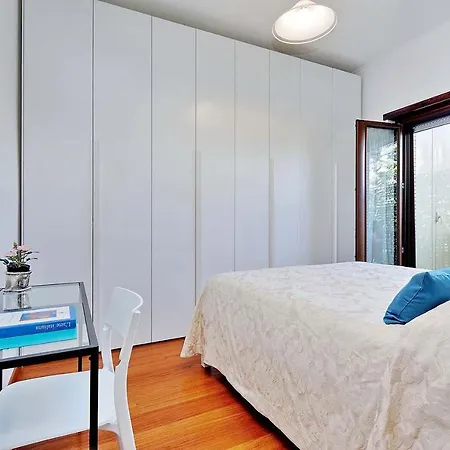 To Host Apartment *